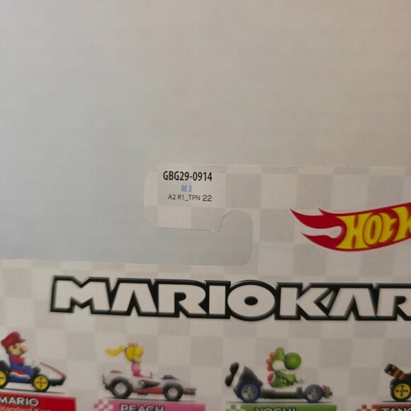 Hot Wheels Mario Kart Yoshi B-Dasher 1:64 Diecast Car Mattel Nintendo New Sealed - Picture 3 of 4
